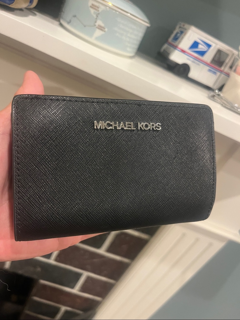 Michael Kors Saffiano Leather Medium Bifold Wallet - Picture 4 of 16